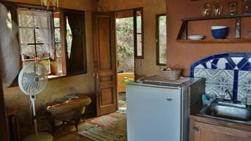 Fridge, stovetop, coffee/tea maker, toaster