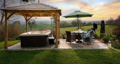 Luxury Farm Cottages in rural setting near Looe, with hot tubs and EV charging
