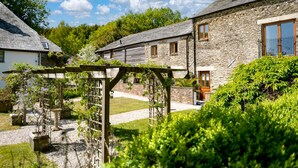Unclassified image, 5 of 44, button - Luxury Farm Cottages in rural setting near Looe, with hot tubs and EV charging (Looe)