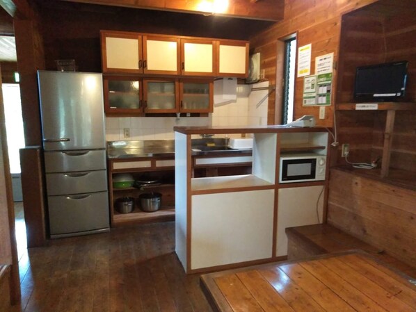 冰箱、微波炉、炉灶、厨具/餐具