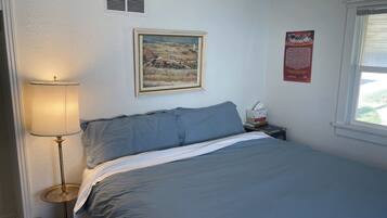 2 bedrooms, iron/ironing board, free WiFi, bed sheets