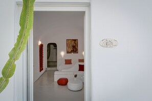 Interior - Elegant two-bedroom duplex  with hot tub, Caldera view and swimming pool (Thera)