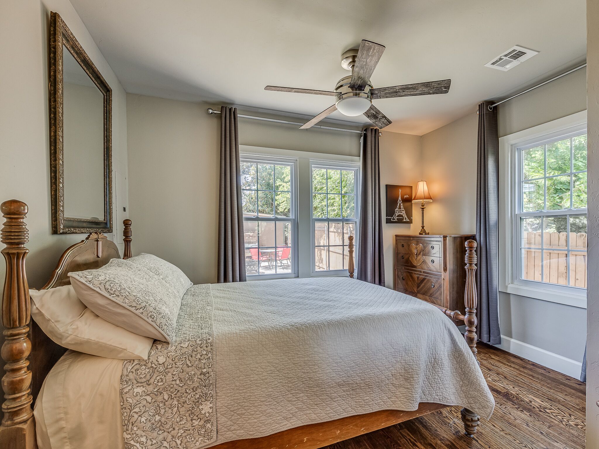 3 soverom, skrivebord, strykejern/-brett og wi-fi (inkludert)