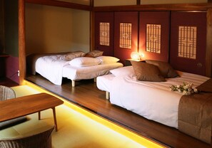 4 室のベッドルーム、デスク、アイロン / アイロン台、WiFi (無料)