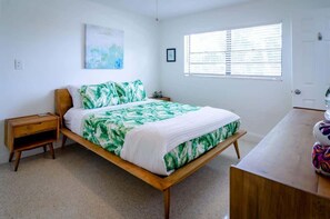 3 chambres, bureau, fer et planche à repasser, lit parapluie