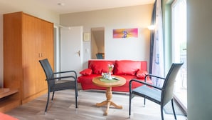 Books - Ferienzimmer mit Balkon und Seeblick (Malchow)