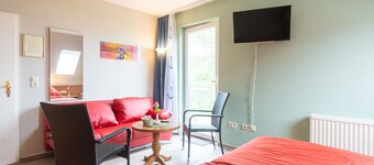 Ferienzimmer mit Balkon und Seeblick