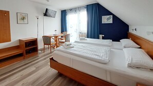 1 bedroom, iron/ironing board, WiFi (free), bed sheets - Apartment with balcony and country view (Malchow)