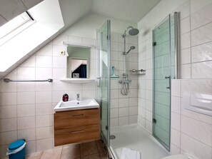 Dusche, Haartrockner, Handtücher