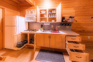 Full-size fridge, microwave, stovetop, coffee/tea maker