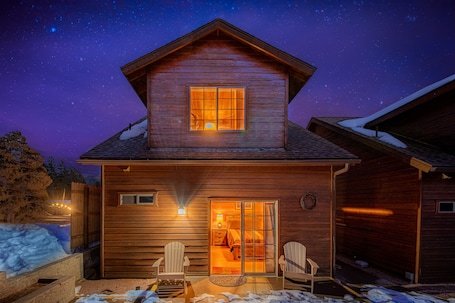 Esterni. Wolves Den Cabin,WIFI, game room - Backs Tonto Forest, stocked kitchen, heat AC