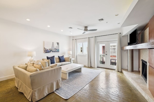 Flachbildfernseher, Kamin