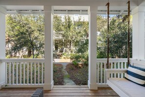 Terrace/patio - Professionally Decorated! 5 Adult Bikes! Short Bike Ride to Rosemary Beach! (Seacrest Beach)