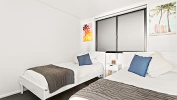 2 bedrooms, desk, iron/ironing board, WiFi