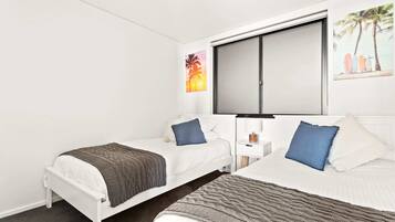 2 bedrooms, desk, iron/ironing board, WiFi