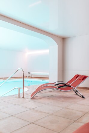 Piscine couverte, piscine extérieure (ouverte en saison)