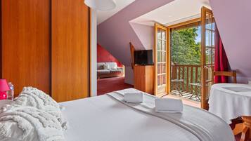 Suite junior, balcón | 1 dormitorio, sistema de insonorización, cunas gratuitas y wifi gratis