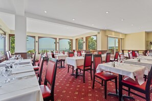 Dinner served - Hôtel Le Romantica (Pennedepie)