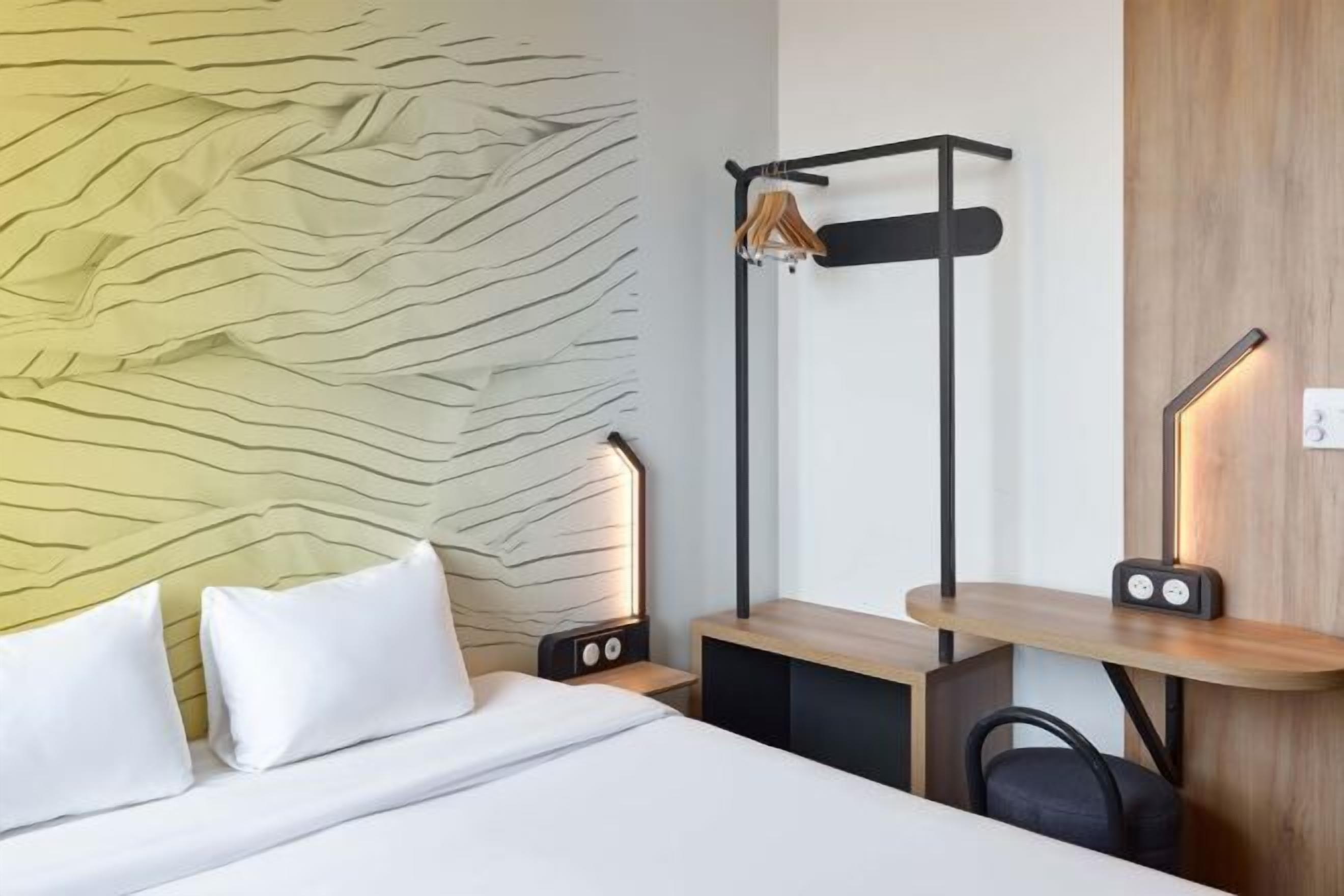 Bureau, Wi-Fi gratuit, draps fournis