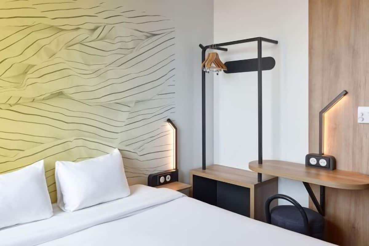 Desk, WiFi (free), bed sheets