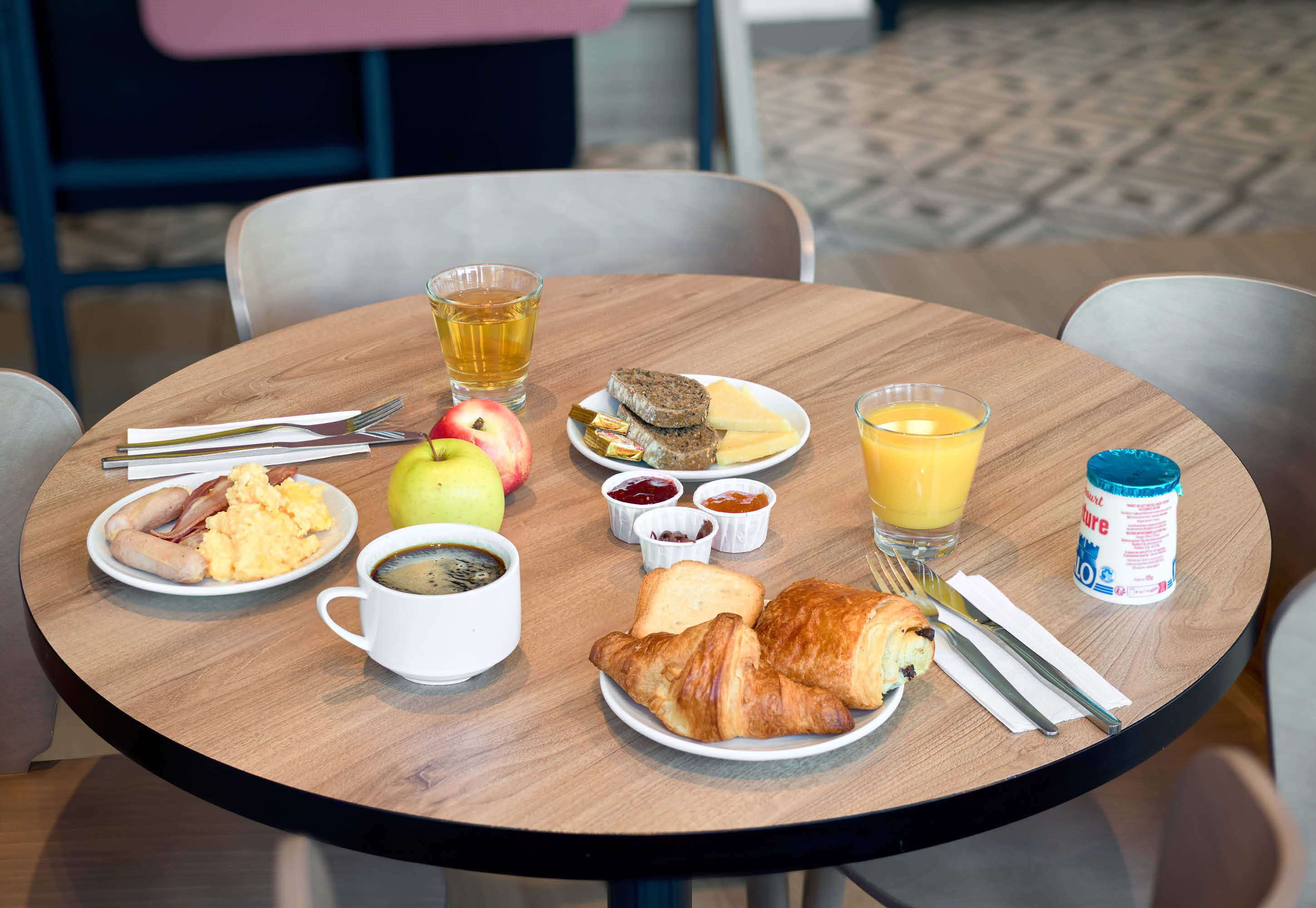 daily buffet breakfast for a fee