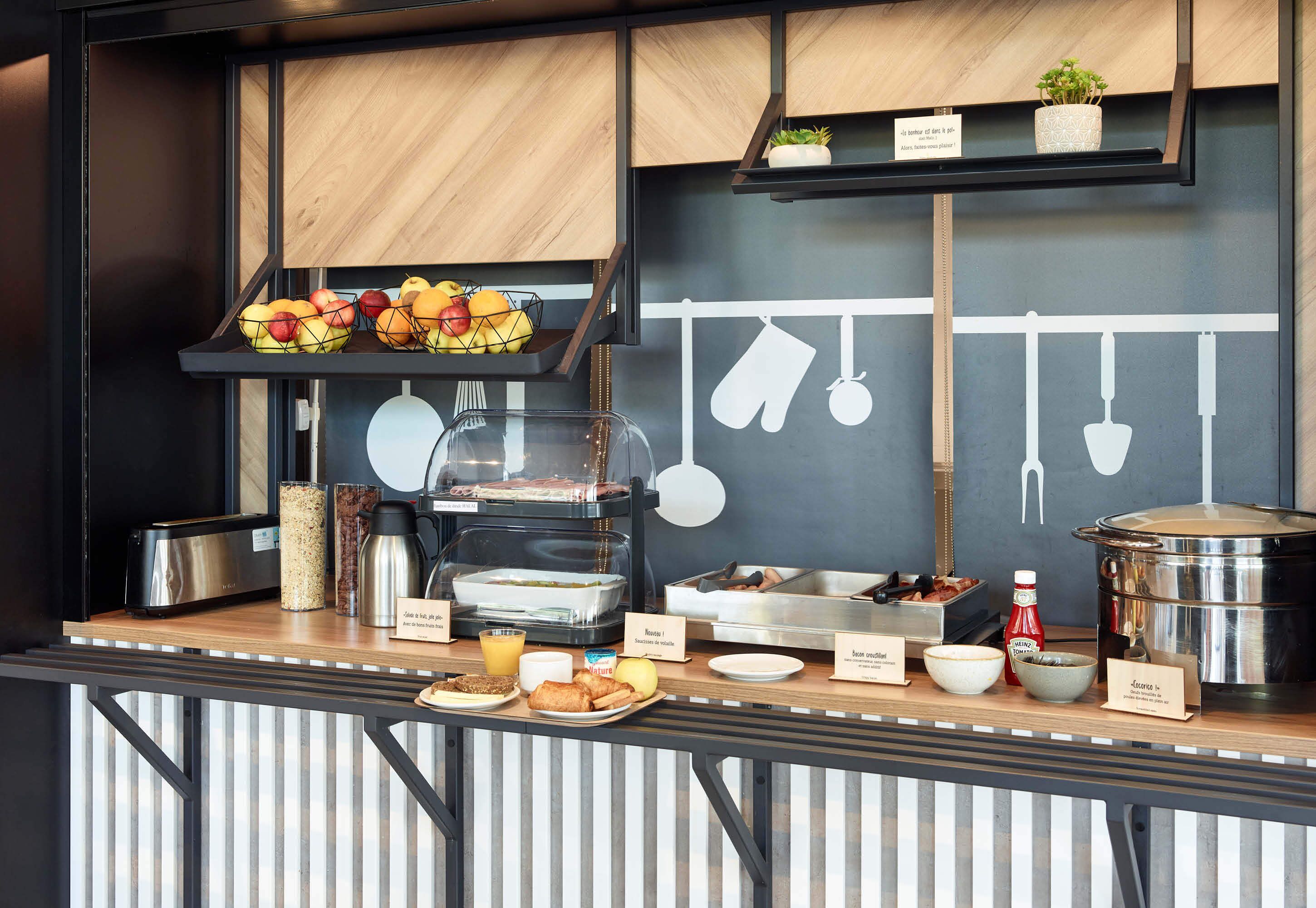 daily buffet breakfast for a fee