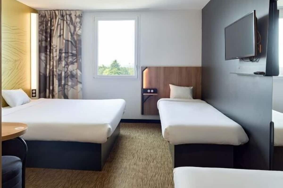 Desk, WiFi (free), bed sheets