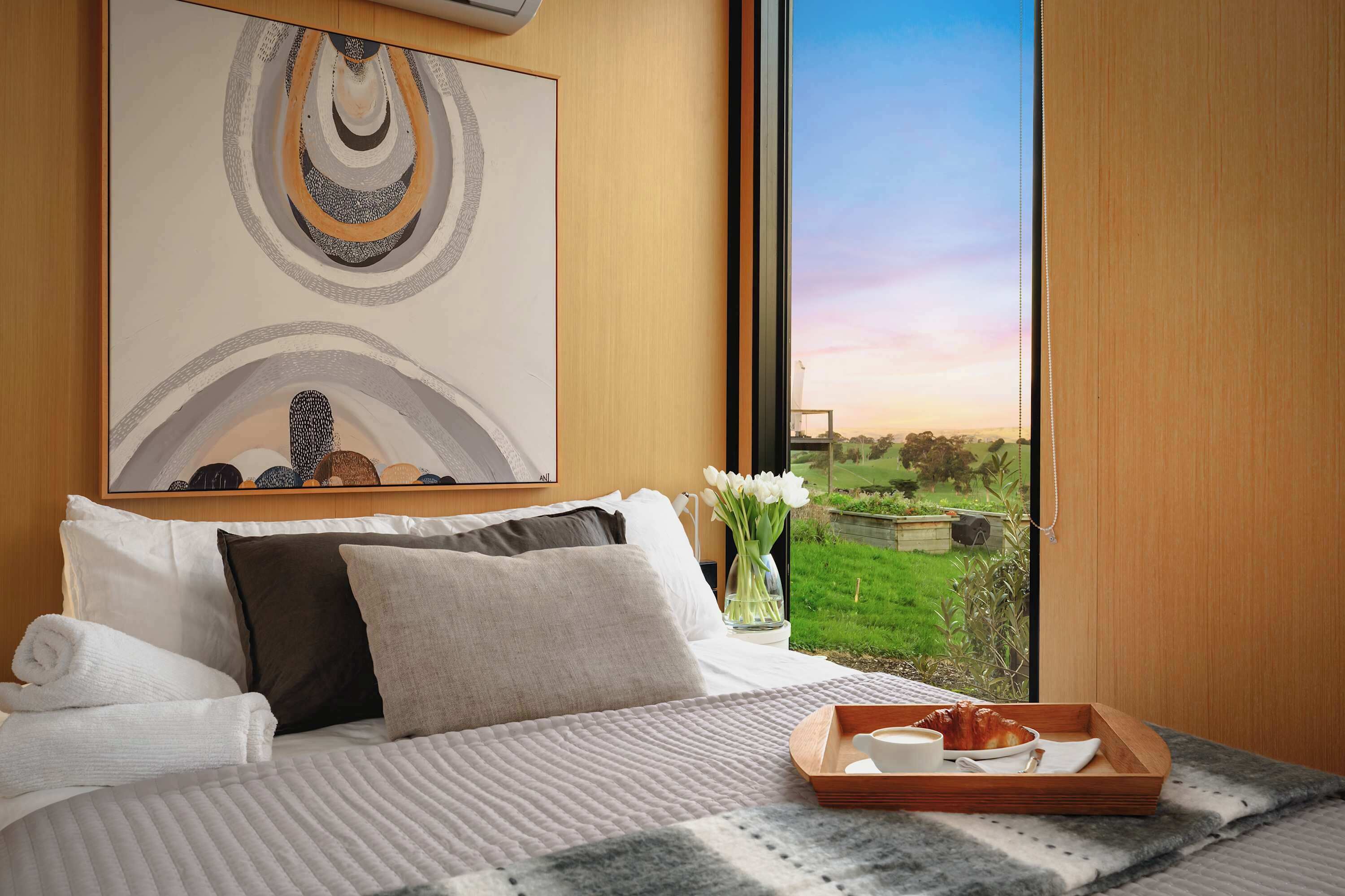 1 bedroom, bed sheets