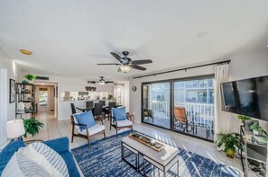 Smart TV, offices - Hidden Beach Retreat - Pool - Steps from the sand (Clearwater Beach)