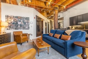 Smart TV, Netflix, Hulu, streaming services