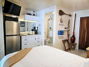 1 habitación, escritorio, tabla de planchar con plancha y wifi 