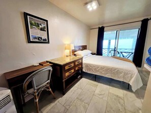 1 habitación, escritorio, tabla de planchar con plancha y wifi 
