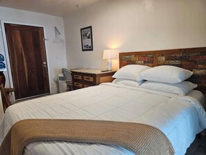 1 habitación, escritorio, tabla de planchar con plancha y wifi 