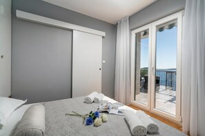 Family Villa, Multiple Bedrooms, Sea Facing (Villa Sine With Amazing Sea Panorama) | 6 bedrooms, iron/ironing board, free WiFi, bed sheets - Villa Sine With Amazing Sea Panorama (Marina)