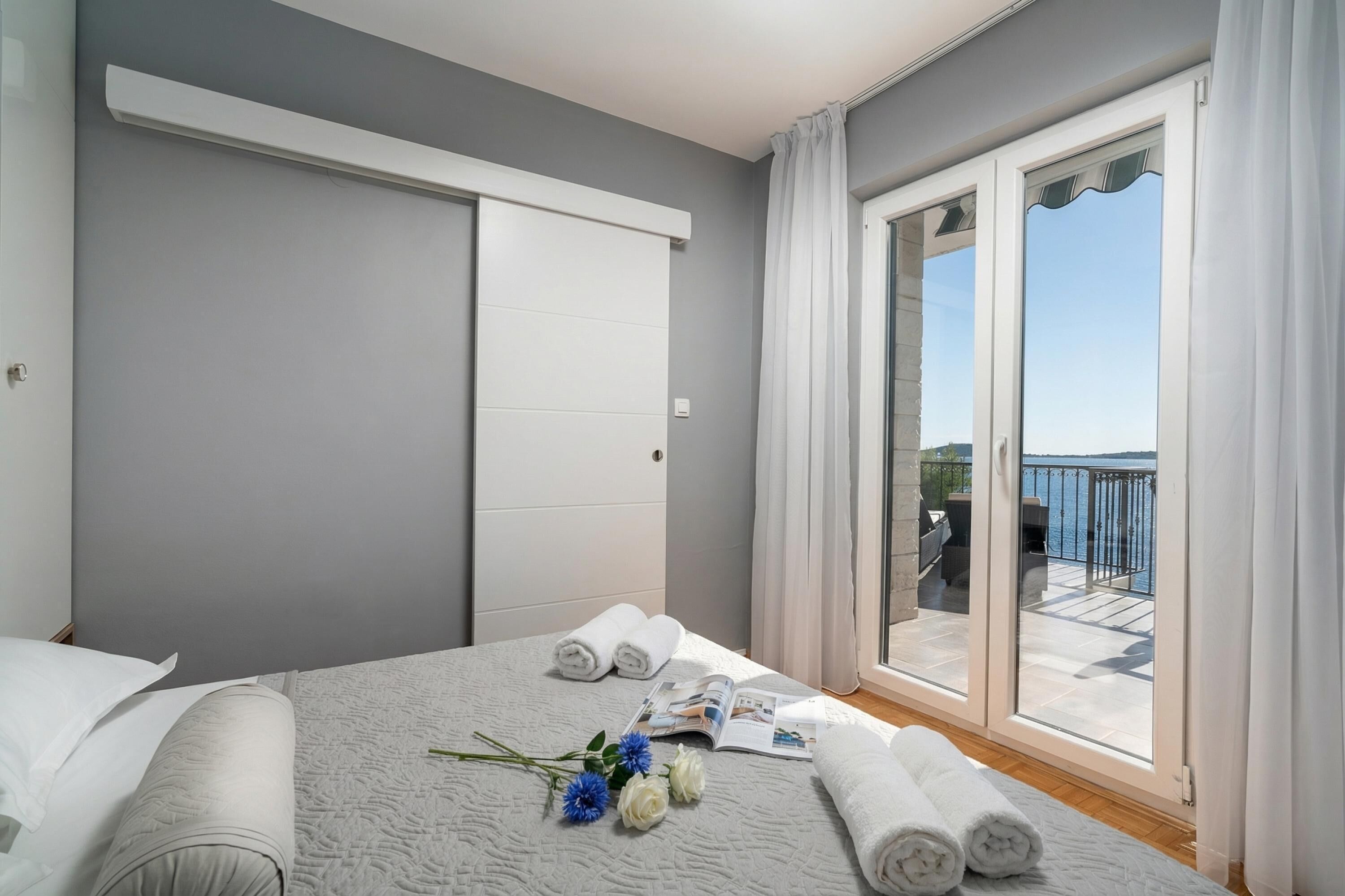 6 عدّة غرف نوم ومكواة/لوح كي وواي فاي مجانًا وملاءات أسرّة