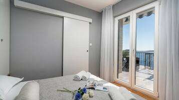 6 bedrooms, iron/ironing board, free WiFi, bed sheets