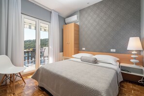 6 habitaciones, tabla de planchar con plancha y wifi gratis 