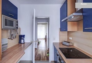 Réfrigérateur, micro-ondes, plaque de cuisson, lave-vaisselle
