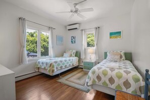 4 bedrooms, iron/ironing board, WiFi, bed sheets