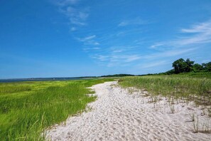 Beach nearby - Waterfront on Cape Cod Bay! (Orleans)