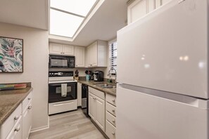 Fridge, microwave, oven, stovetop - Park Shore Resort Deluxe Condo Top FloorBLDG F#339 (Naples)