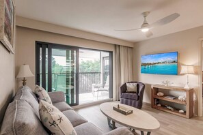 TV - Park Shore Resort Deluxe Condo Top FloorBLDG F#339 (Naples)