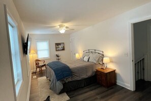 5 habitaciones, tabla de planchar con plancha y cuna de viaje 