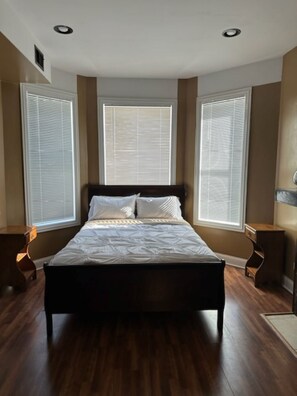 3 dormitorios, tabla de planchar con plancha, wifi gratis y ropa de cama