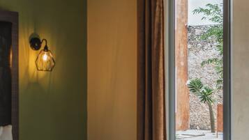 Deluxe Room | Desk, free WiFi, bed sheets