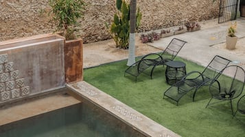 Outdoor pool, open 9:00 AM to 9:00 PM, sun loungers