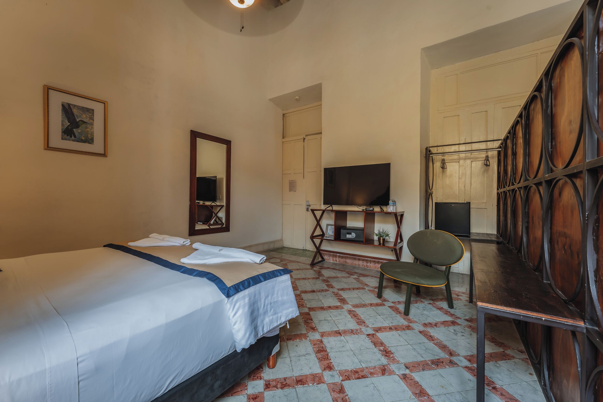 standard suite | 1 bedroom, desk, free wifi, bed sheets