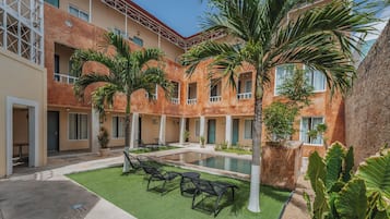 Piscina all'aperto, con ingresso dalle 09:00 alle 21:00, lettini