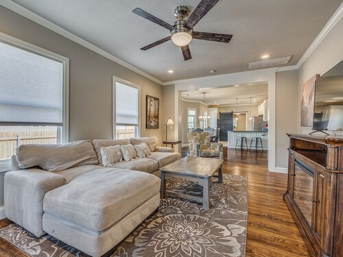 Best location in heart of OKC! Willow Tree Retreat