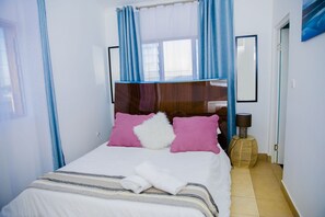 2 bedrooms, in-room safe, iron/ironing board, free WiFi
